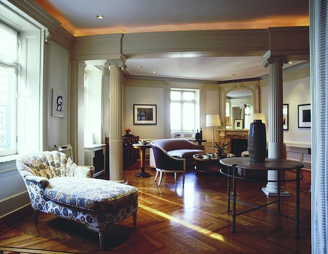 TOP 6 MODERN LIVING ROOM DÉCOR BY DIANA VIÑOLY INTERIORS-Apartment on Park Avenue